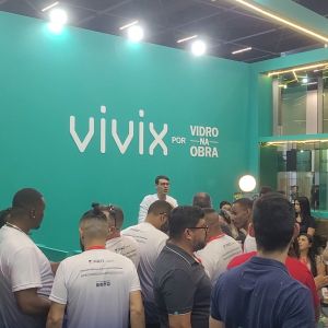 Participação de feira no setor vidreiro e de esquadrias